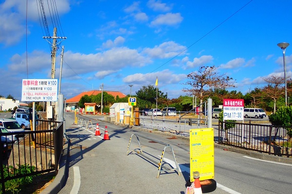 真栄田岬の駐車場